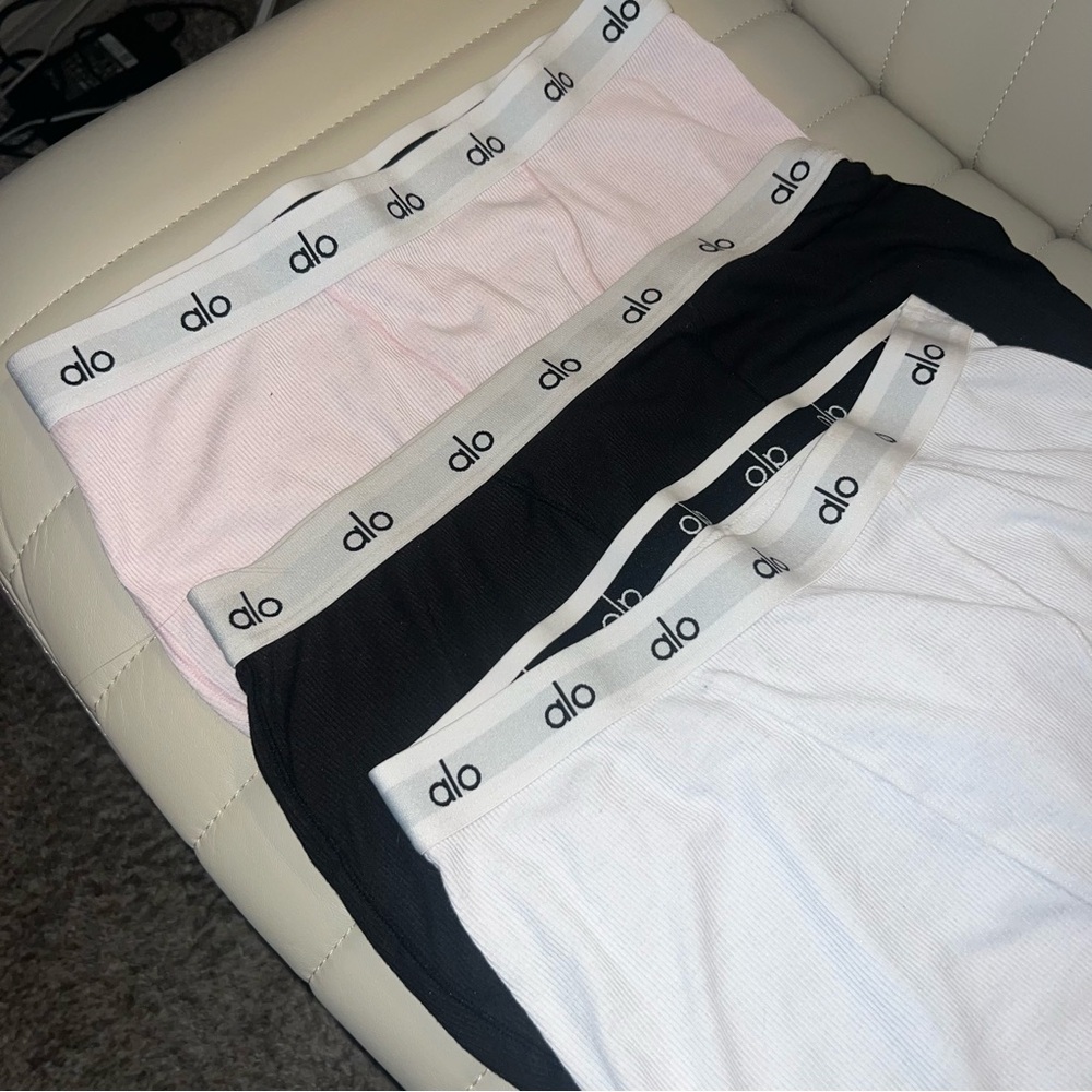 ALO Yoga Boxer Briefs Trio - Black, White, and Light Pink - Picture 2 of 3